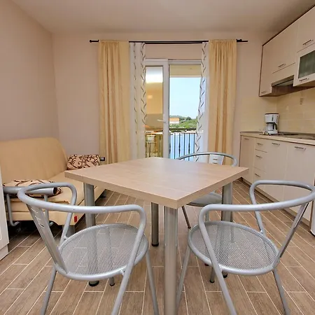 Apartment Studio Lumbarda 9303b *